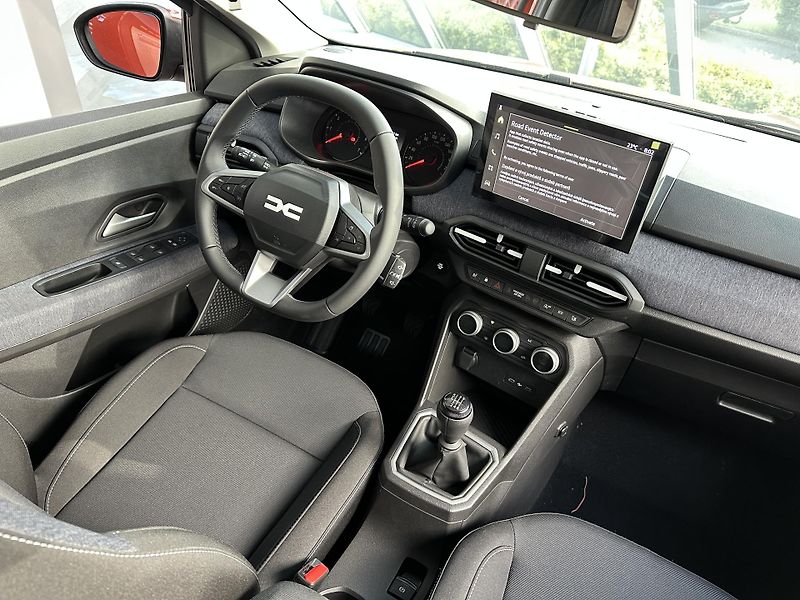 Dacia Jogger (2026) Expression TCE 110 - SKLADEM - fotka 15 z 23