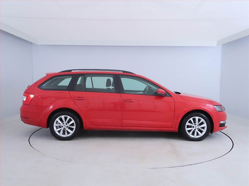 Škoda Octavia (2018) 1.5 TSI, Serv.kniha, Tempomat - fotka 6 z 17