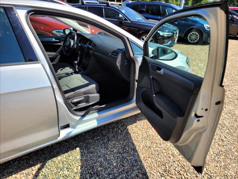 Volkswagen Golf 1,0 TSI,navi,digiklima,acc,alu - fotka 10 z 50