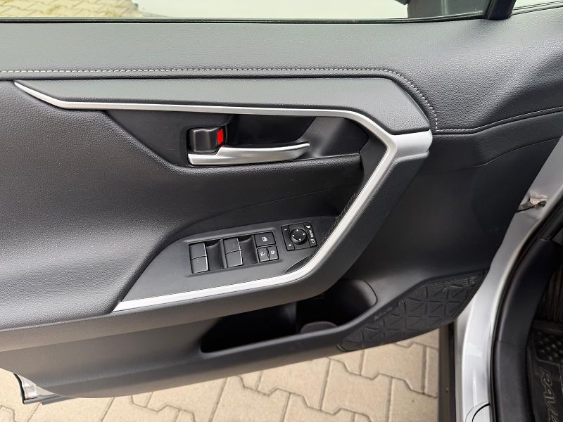 Toyota RAV4 2.5 HSD e-CVT AWD Comfort - fotka 12 z 28