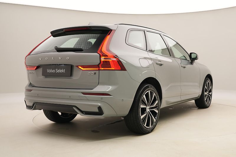 Volvo XC60 B5 AWD DARK ULTIMATE AUT CZ - fotka 12 z 60