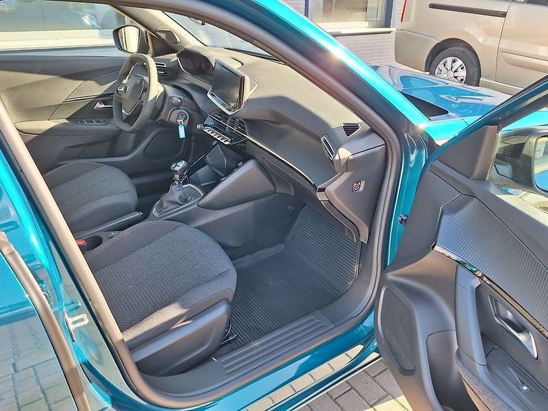 Peugeot 2008 (2025) STYLE PureTech 100 M6 - fotka 11 z 17