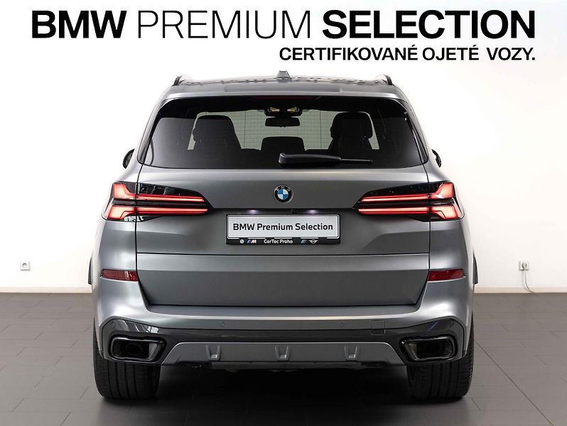 BMW X5 xDrive30d - fotka 4 z 24