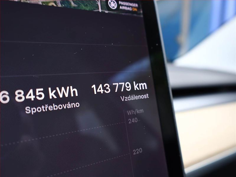Tesla Model 3 (2019) Long Range 4WD 78kWh, SoH 83% - fotka 9 z 20