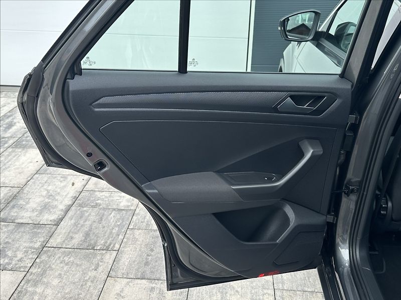 Volkswagen T-Roc 1,5 TSI 150PS  Trendline DSG - fotka 15 z 49
