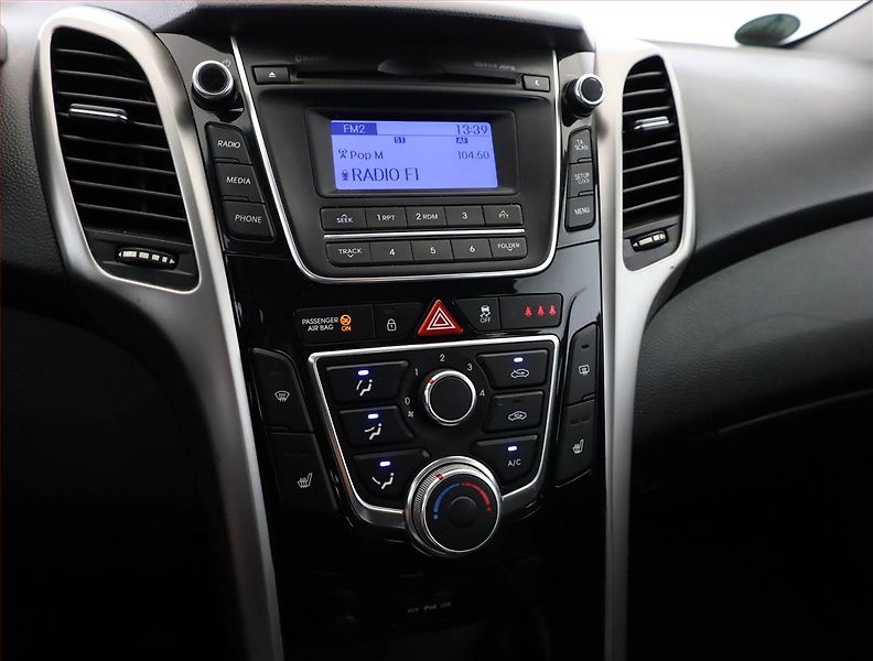 Hyundai i30 (2014) 1.6 MPI, Serv.kniha, Tempomat - fotka 10 z 15