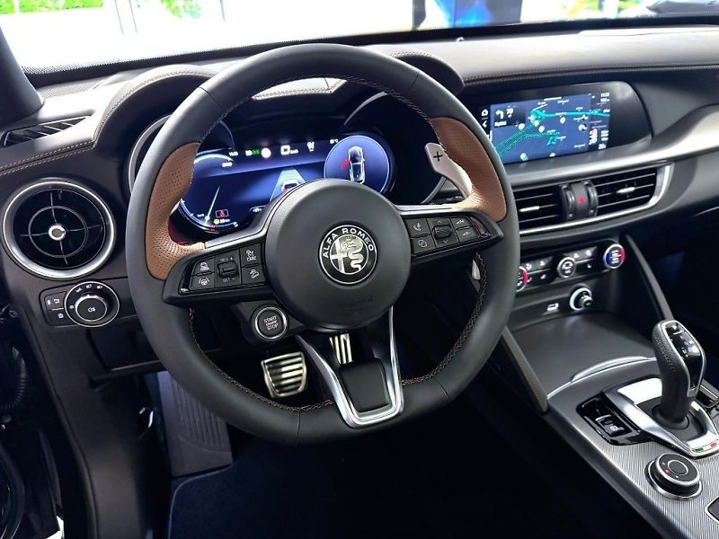 Alfa Romeo Stelvio (2026) 2.0 T 280k AT8 ZF Q4 4x4 Inten - fotka 19 z 24