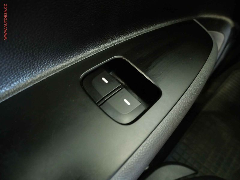 Hyundai i10 (2018) 1.0i, ČR, AC, STK6/28 - fotka 15 z 19