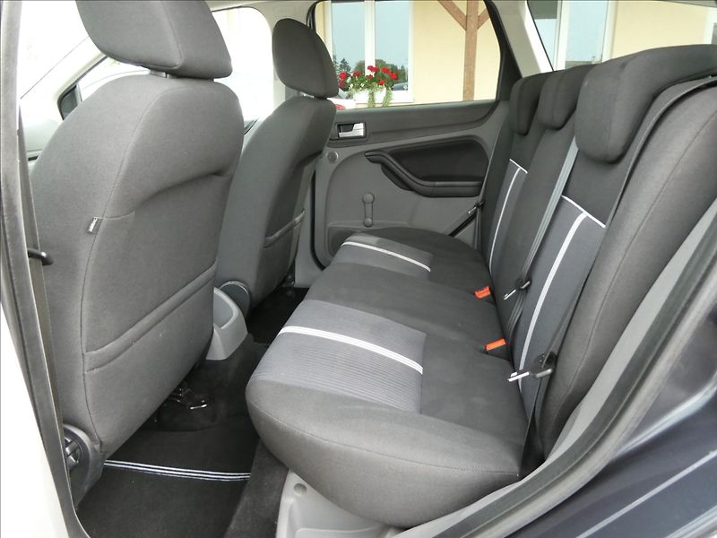 Ford Focus 1,6 16V 74kW 2xkola,závěs,serv - fotka 18 z 42