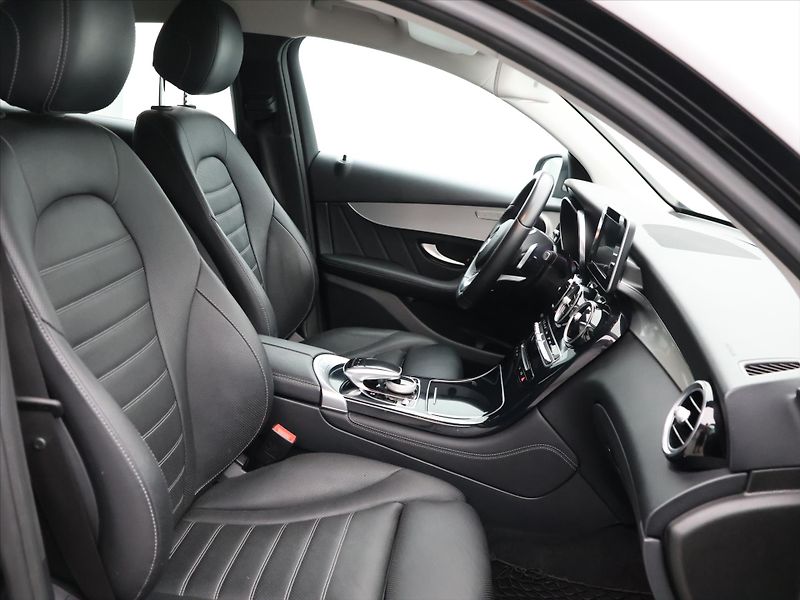Mercedes-Benz GLC 2,1 250d 150 kw 4MATIC CZ AMG - fotka 13 z 33