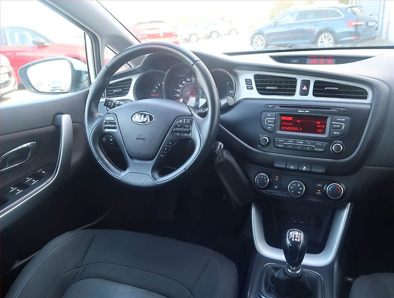 Kia Ceed (2013) 1.6 CRDi, po STK - fotka 7 z 14