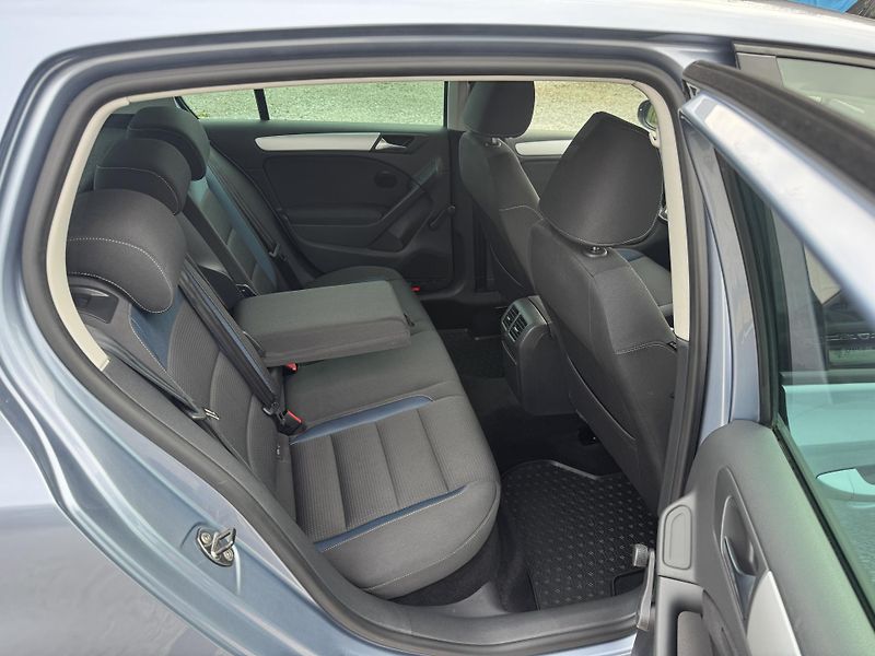 Volkswagen Golf 1.2TSi,rezervace - fotka 30 z 41