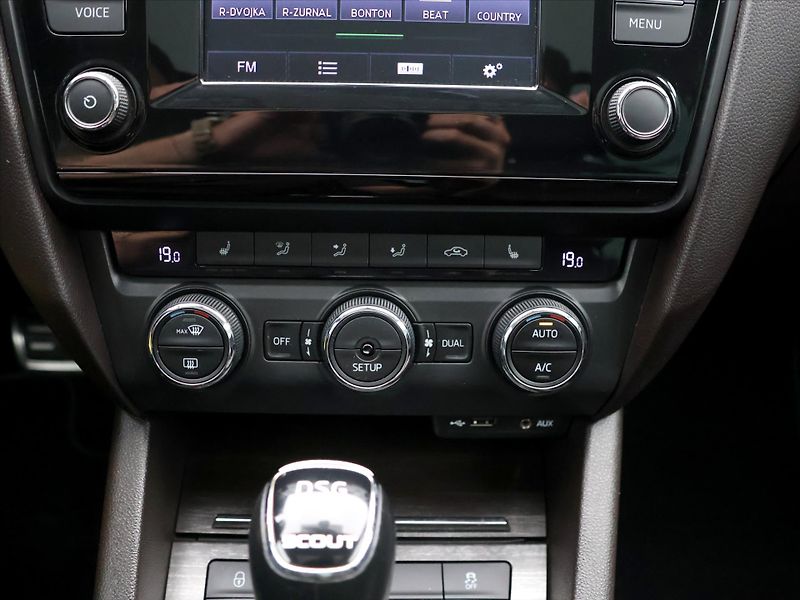 Škoda Octavia 2.0 TDI 135kW DSG Scout Xenon - fotka 20 z 28