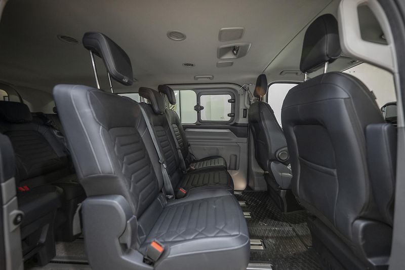 Ford Tourneo Custom 2.0 EcoBlue 125 kW 4x4 - fotka 18 z 53