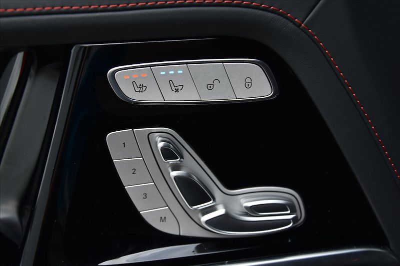 Mercedes-Benz Třídy G 63 AMG MANUFAKTUR ZÁRUKA ČR - fotka 29 z 32