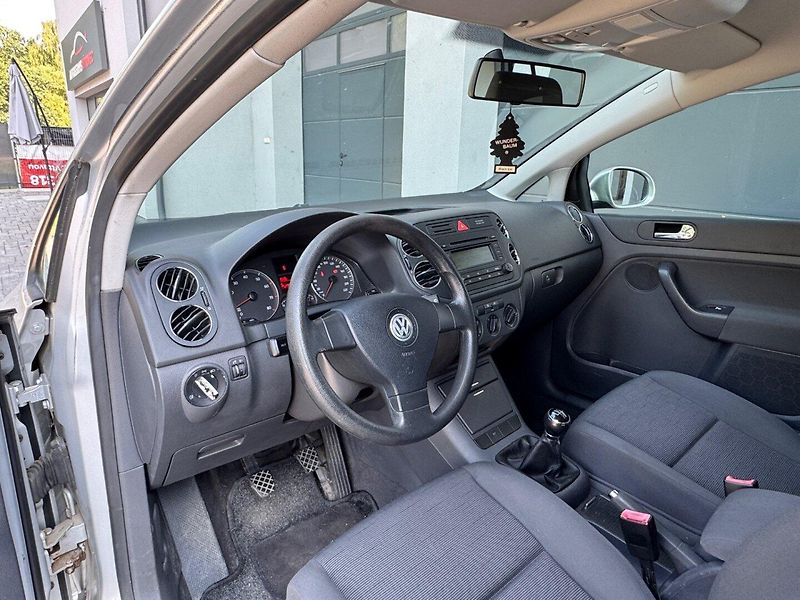 Volkswagen Golf (2005) 1.4 - fotka 17 z 23