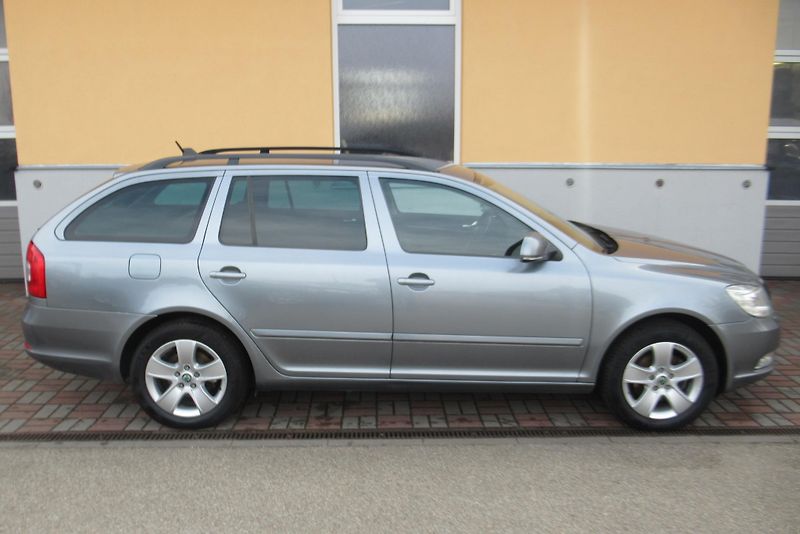 Škoda Octavia 2.0 TDI DSG AUT. KLIMA TAŽNÉ - fotka 3 z 31