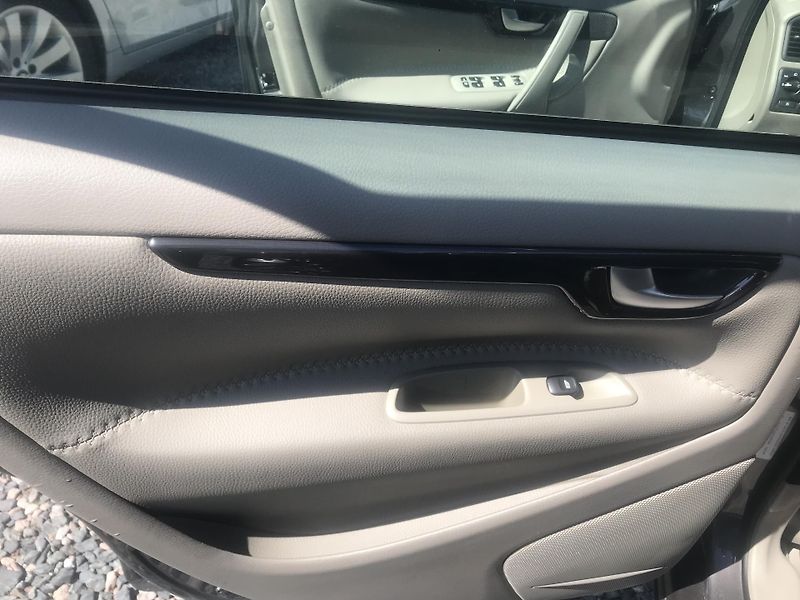 Volvo XC70 2.4 D5 136 KW,AWD,AUTOMAT - fotka 10 z 16
