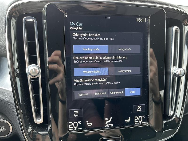Volvo XC40 FWD T2 Core - fotka 43 z 44
