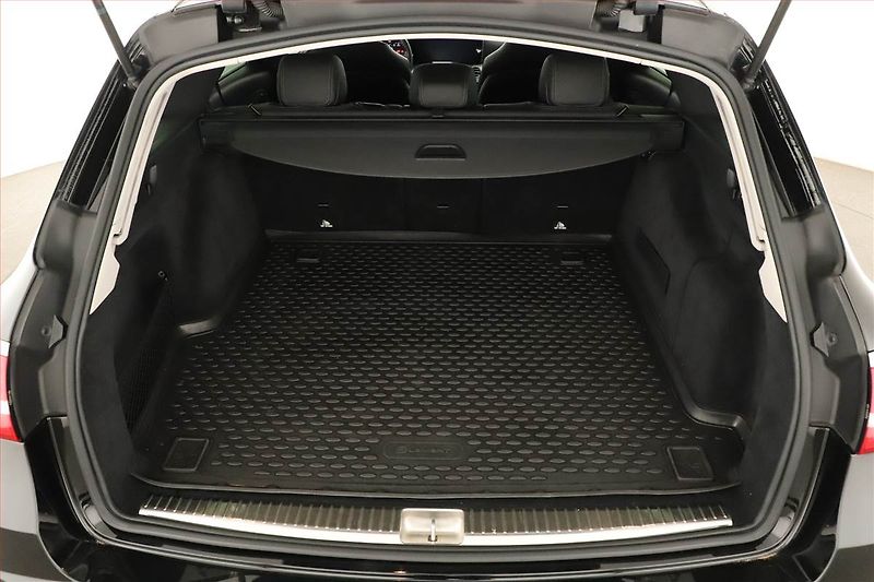 Mercedes-Benz Třídy E (2017) AMG Paket E 400 4MATIC - fotka 11 z 29