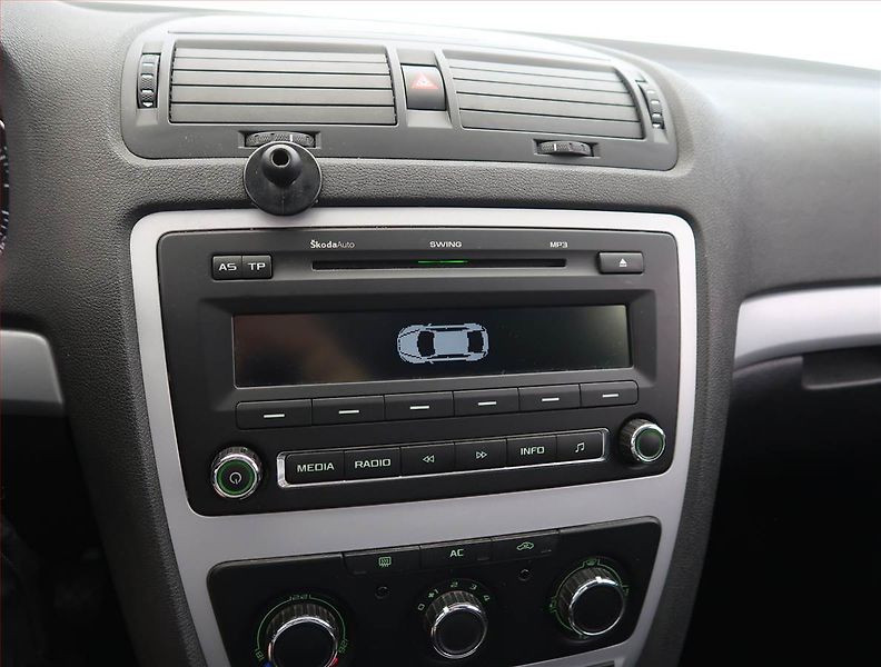 Škoda Octavia (2008) Ambiente Plus 1.6, LPG - fotka 15 z 18