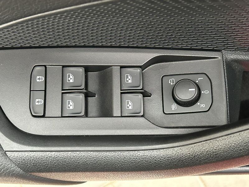 Škoda Octavia 1.5 TSI SportLine - fotka 16 z 30