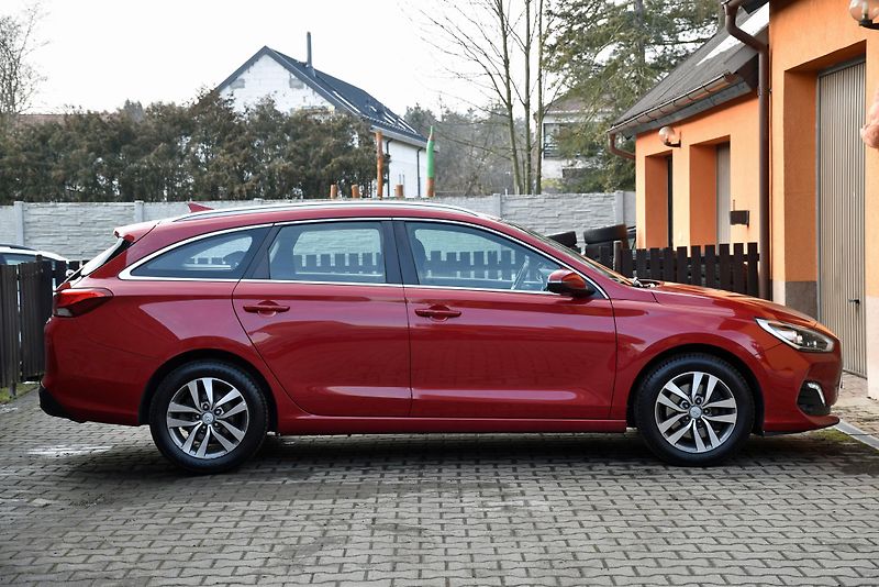 Hyundai i30 1.6 CRDi STYLE A/T,KAMERA,LED - fotka 2 z 48