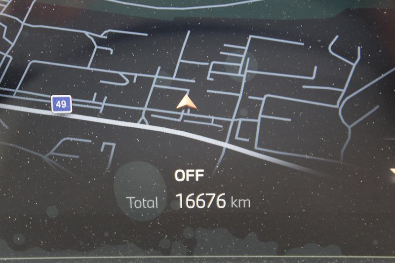 BMW iX xDrive45, 300kW - fotka 24 z 25