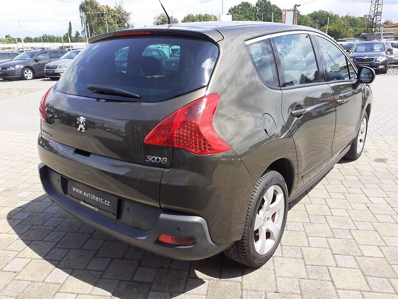 Peugeot 3008 (2010) 1.6 i 88 kW - fotka 4 z 26