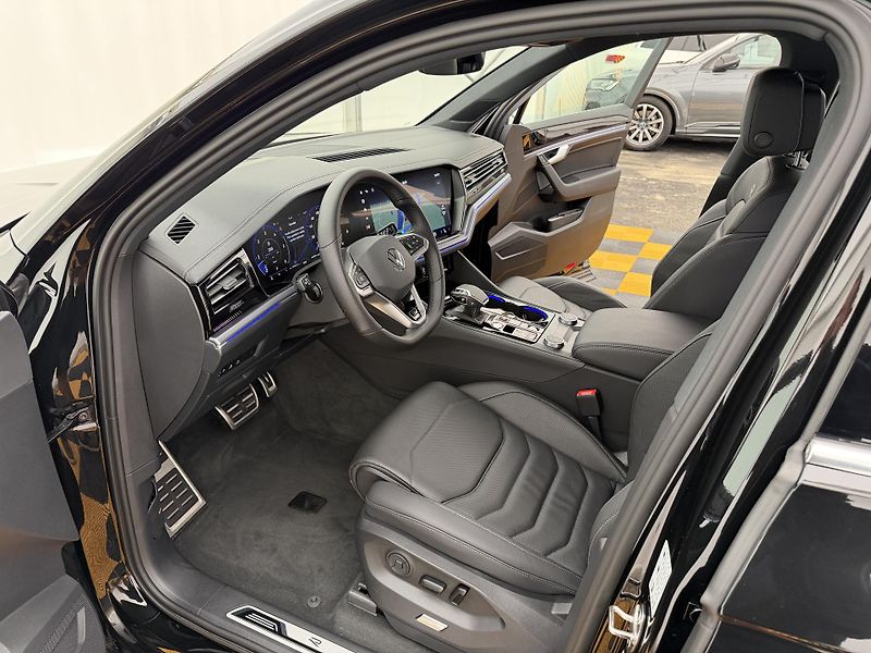 Volkswagen Touareg 3.0Tdi*1-MAJ*DPH*R-LINE*HUD* - fotka 9 z 51