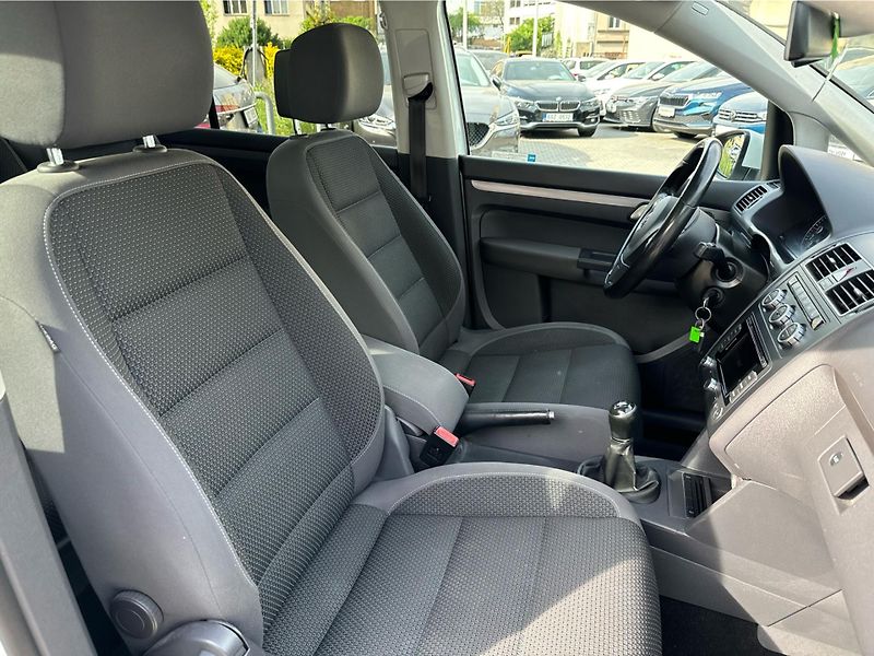 Volkswagen Touran 2,0 TDI Comfortline - fotka 18 z 19