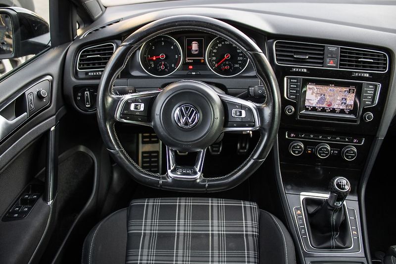 Volkswagen Golf - fotka 9 z 30