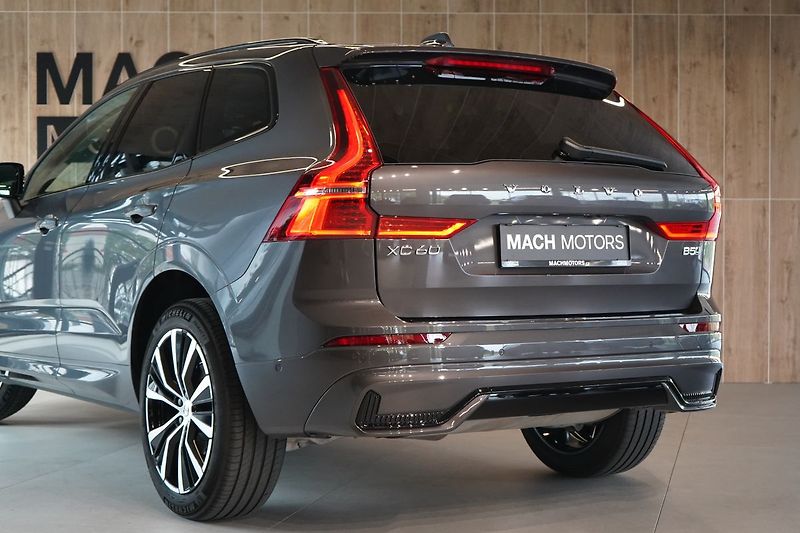 Volvo XC60 B5 AWD Plus Dark, Ventilace - fotka 13 z 46
