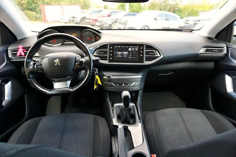 Peugeot 308 (2016) 308 ACTIVE 1,2 PT 81 kW - fotka 24 z 46