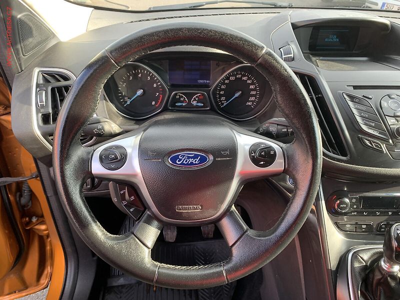 Ford Kuga (2015) 1.5 EB, AC, TZ, park.čidla - fotka 13 z 19