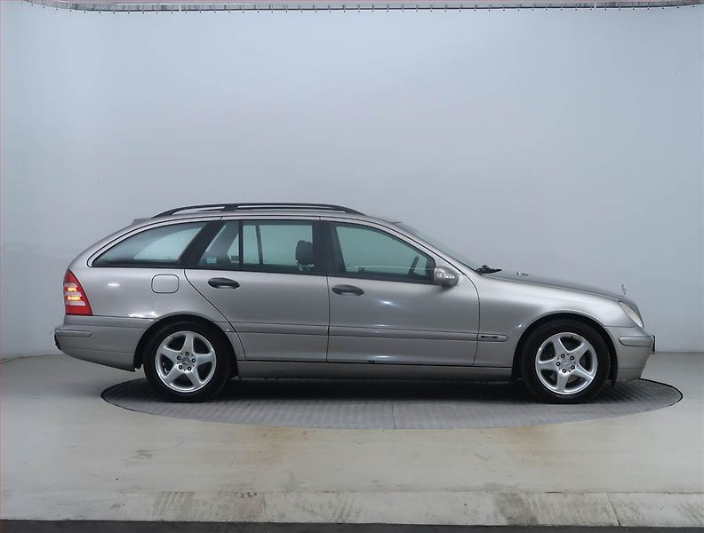 Mercedes-Benz Třídy C (2002) Classic C 270 CDI - fotka 6 z 15