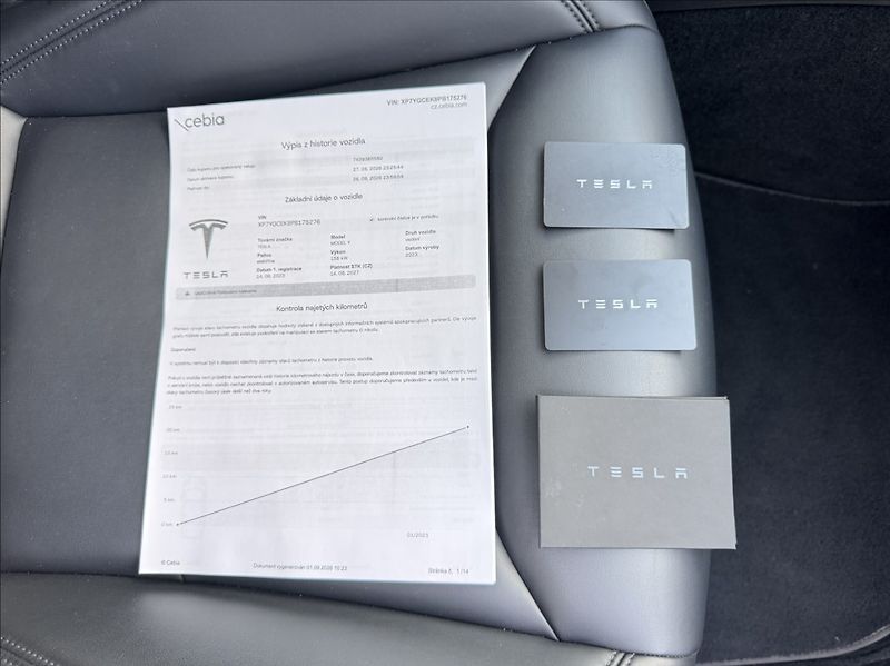 Tesla Model Y 0,0 Long Range 378kW 1.maj DPH - fotka 49 z 50