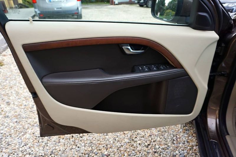 Volvo XC70 (2011) SUMMUM 2,4 D5 158 kW - fotka 26 z 47