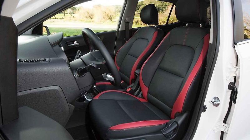 Fiat 500 nabízí i tuto variantu interiéru s příplatkem 37 000 Kč