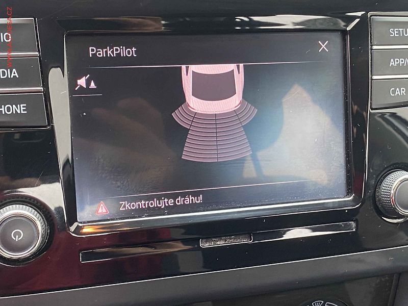 Škoda Rapid (2019) 1.0 TSI, ČR, AC, park.čidla - fotka 15 z 16