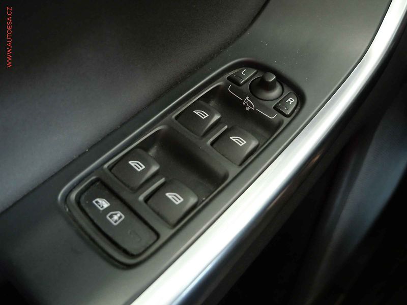 Volvo XC60 (2014) 2.4 D4 AWD, AT, bixen, kamera - fotka 14 z 22