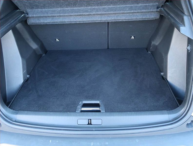Peugeot 2008 (2021) 1.2 PureTech, Serv.kniha - fotka 14 z 16