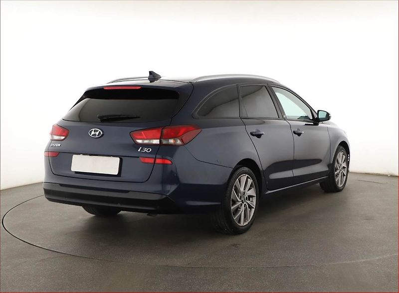 Hyundai i30 (2019) 1.4 T-GDI, Automat, Navi - fotka 5 z 16