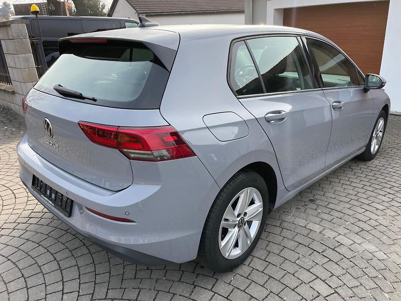 Volkswagen Golf VIII 1,0TSI - fotka 5 z 21