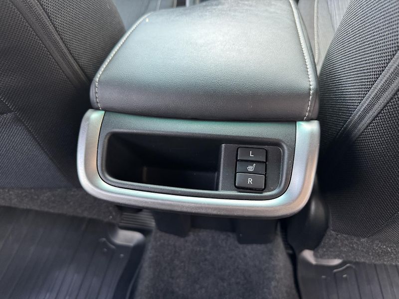 Toyota Hilux (2023) 2.8 automat Executive - fotka 13 z 18
