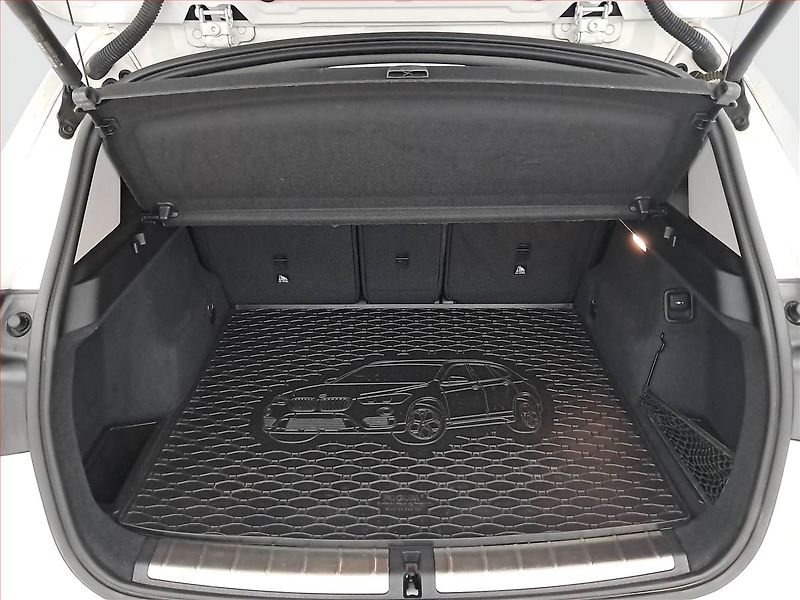 BMW X1 (2019) sDrive18i, Automat, Navi - fotka 14 z 26