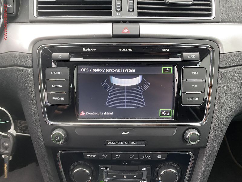 Škoda Superb (2012) 2.0 TDi, Ambition - fotka 17 z 17
