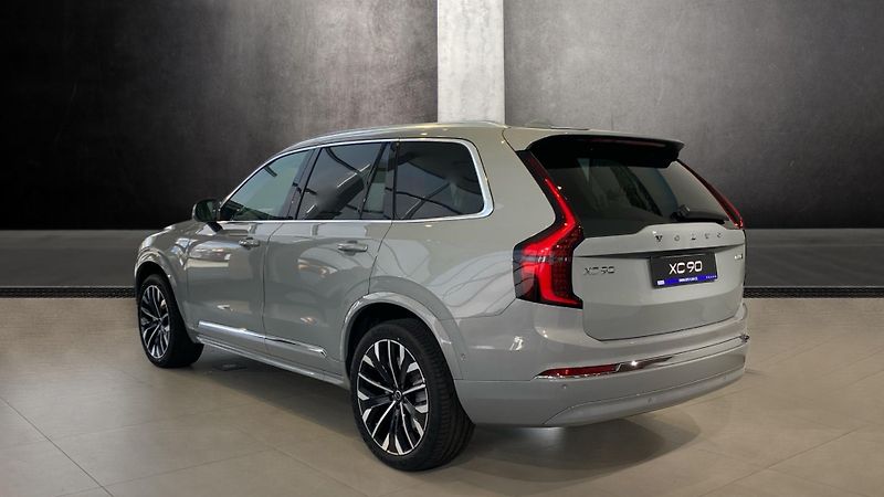 Volvo XC90 (2026) ULTRA BRIGHT, B5 AWD, 184+10 k - fotka 4 z 15