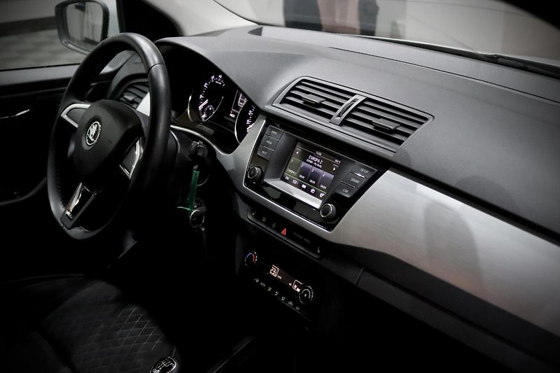 Škoda Fabia 3 Combi 1.2 TSI 66 kW - fotka 14 z 27