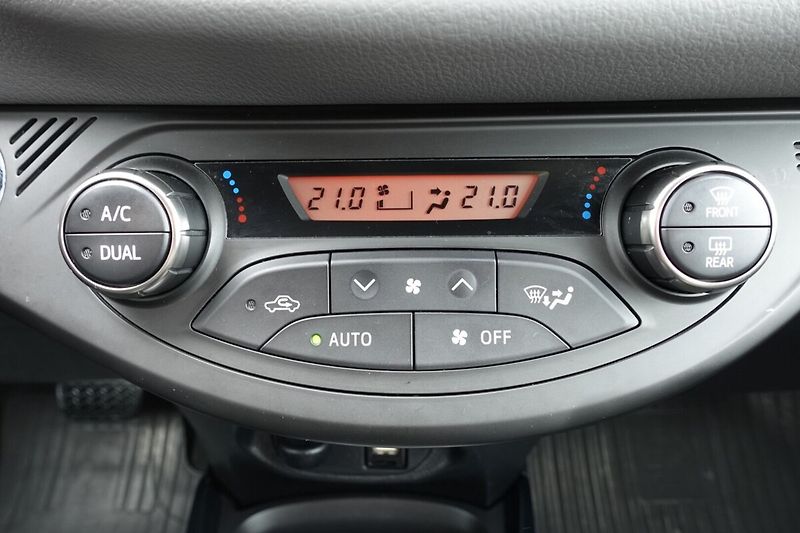 Toyota Yaris 1.33 VVT-i Multidrive S Bi-ton - fotka 20 z 28